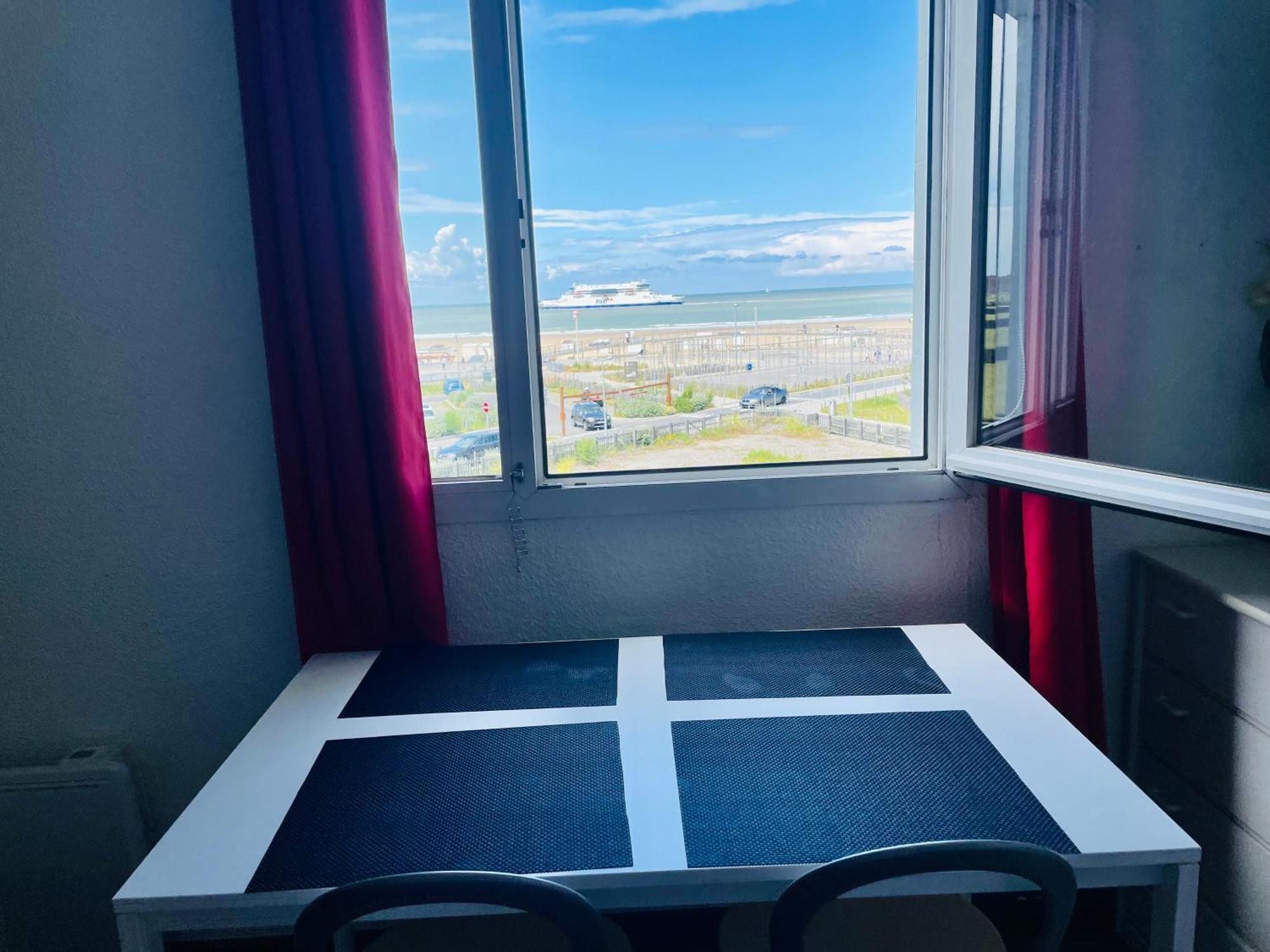 Au Rythme Des Ferrys Appartement Calais Buitenkant foto