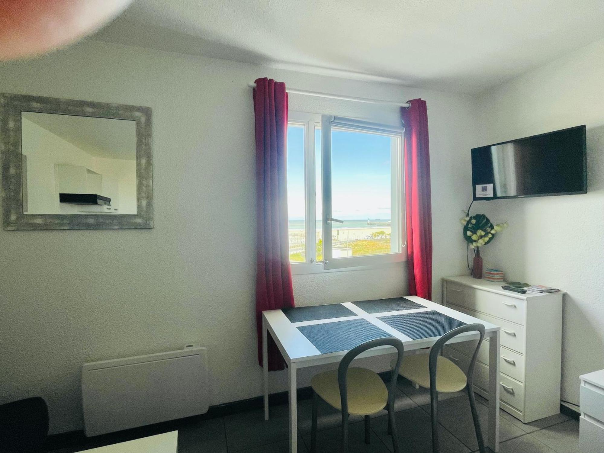 Au Rythme Des Ferrys Appartement Calais Buitenkant foto