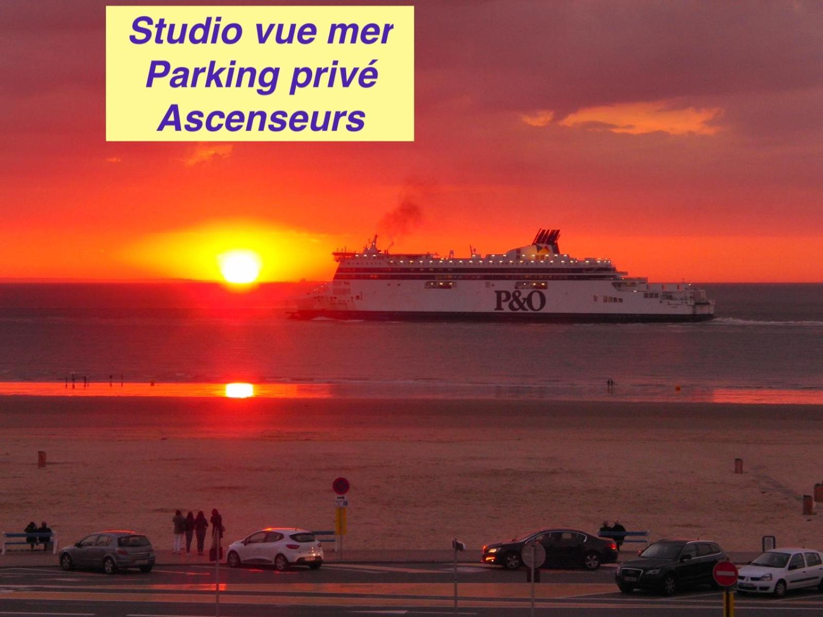 Au Rythme Des Ferrys Appartement Calais Buitenkant foto
